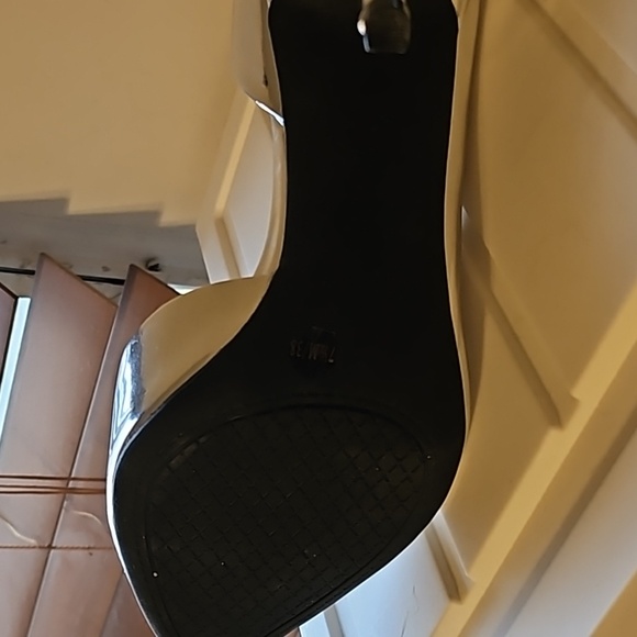 Jessica Simpson Metallic Shoes - Picture 3 of 3